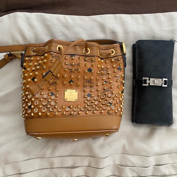 💚🔥 MCM Bucket Bag w/Studs 💫 - Picture 9 of 12